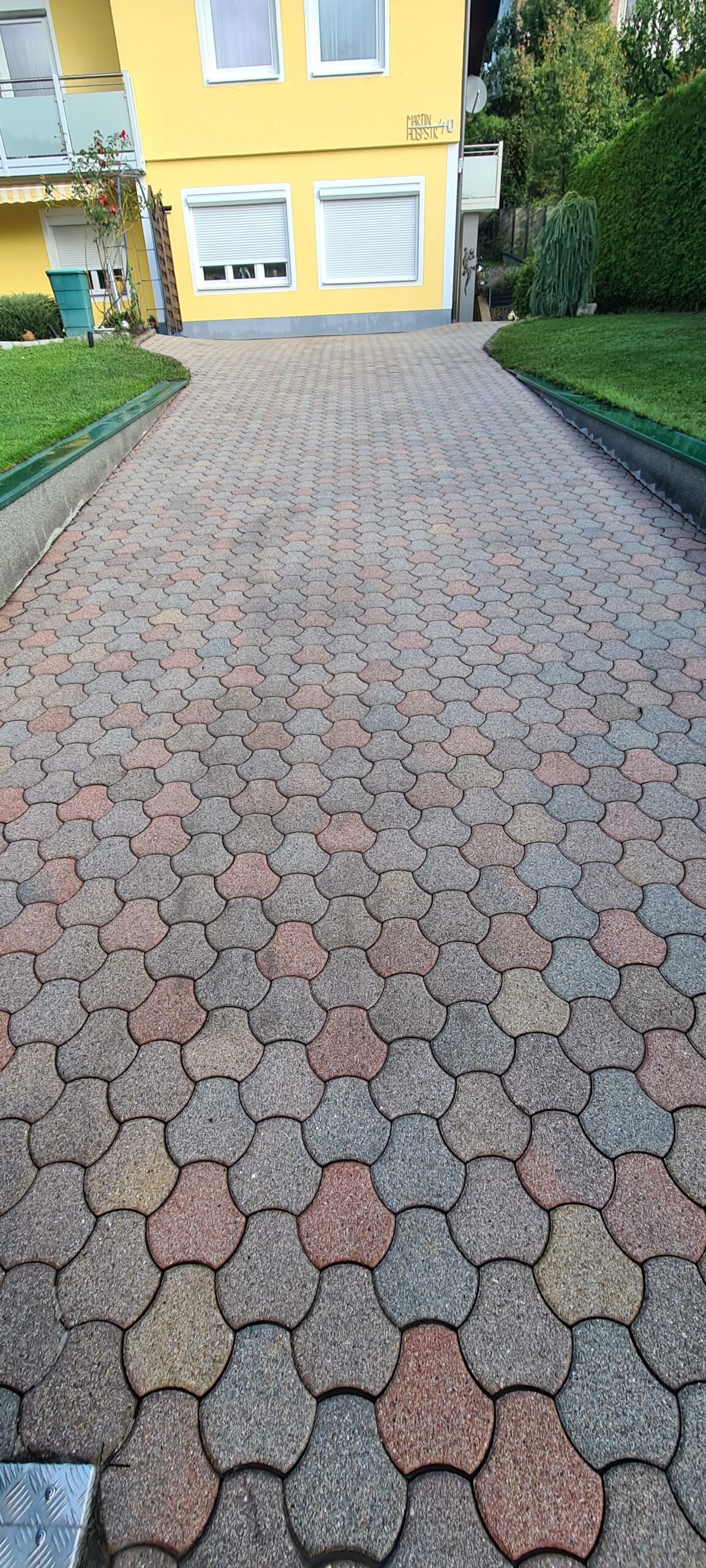 Nachher: Gereinigte Pflastersteine